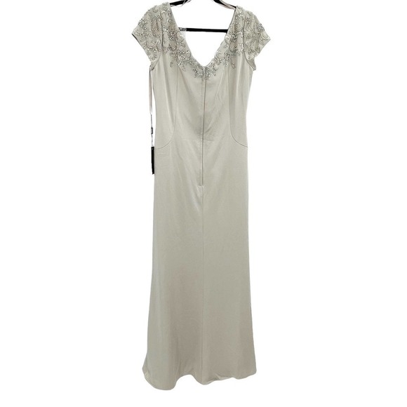 La Femme Crystal Detail Cap Sleeve Jersey Sheath Gown in Silver Size 12 NWT - Picture 5 of 11